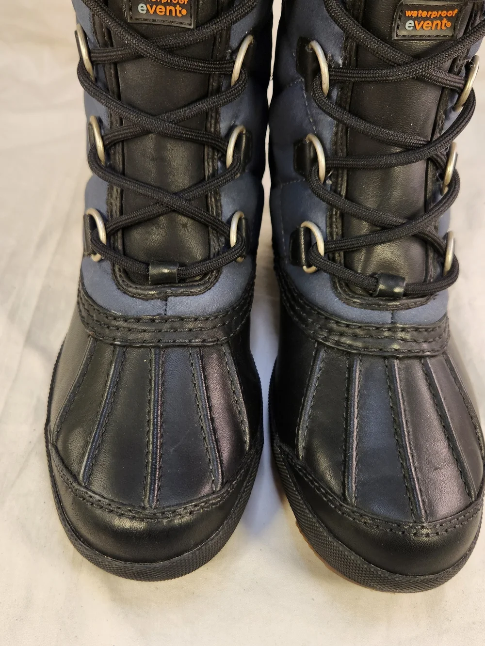 UGG  WATERPROOF EVENT Quilted Lace-Up Winter Boots in Navy and Black